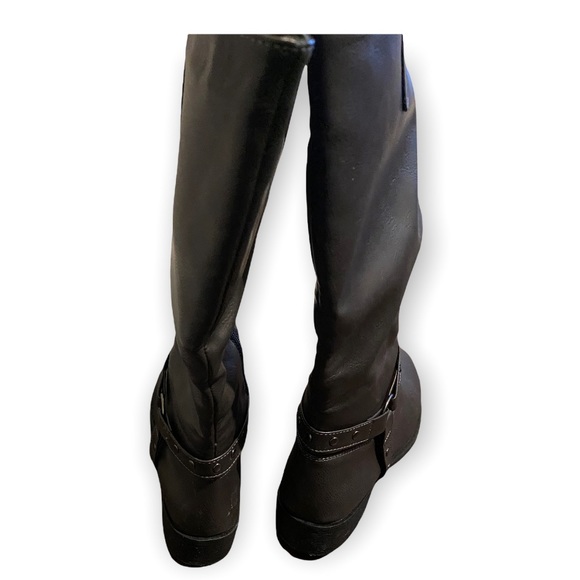 BOOTS - Picture 5 of 6